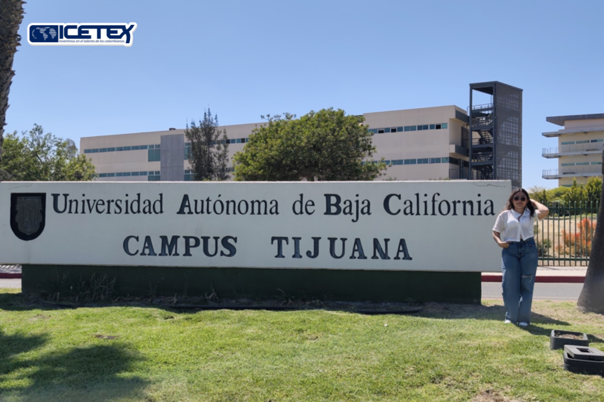 Estudiante en su universidad destino.