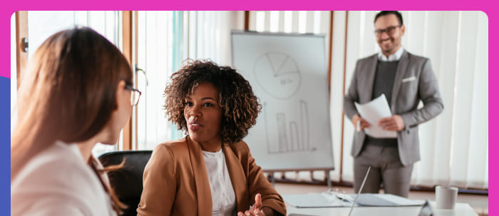 Experiencia práctica a través de proyectos y simulaciones