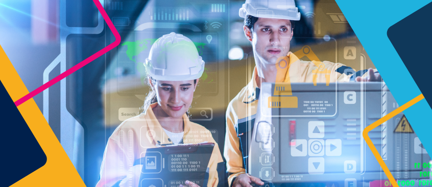 Dos ingenieros consultan sistemas