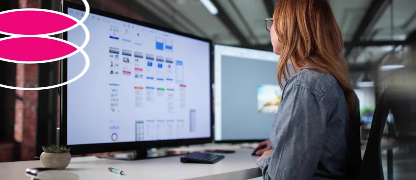 Mujer aplica la productividad empresarial