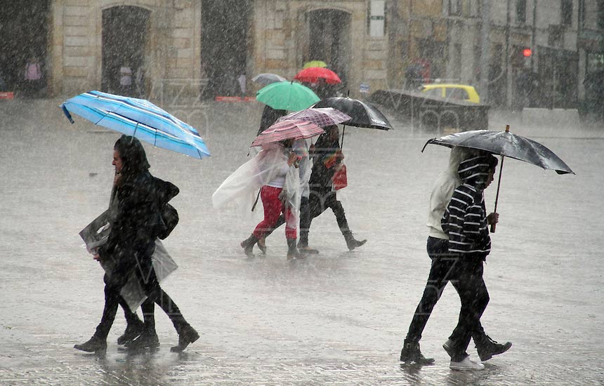Entre chubascos y lluvias los bogotanos luchan por comprender su clima