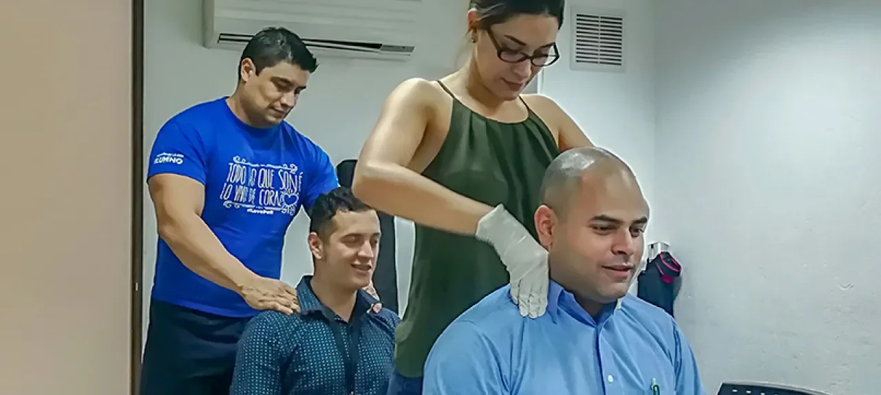 03_masajes_cervical_poli_medellin_funcionarios.jpg