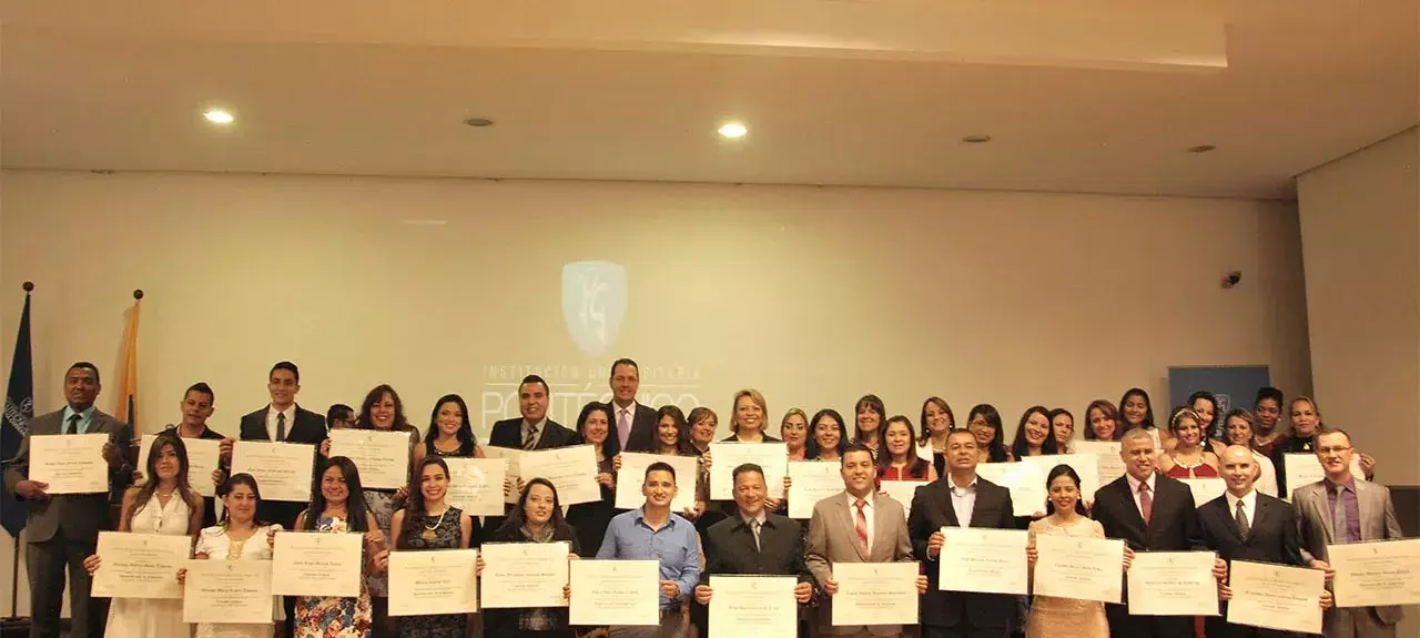 grados_poli_medellin_2ok_1.jpg