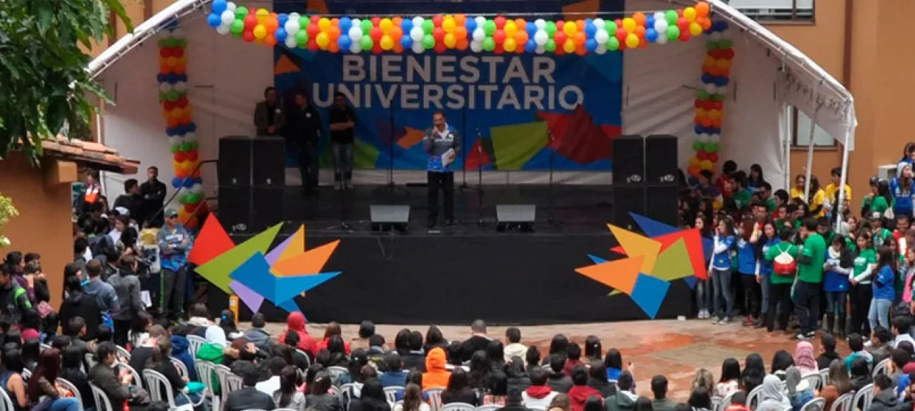recepcion-educacion-virtual-bogota-poli.jpg