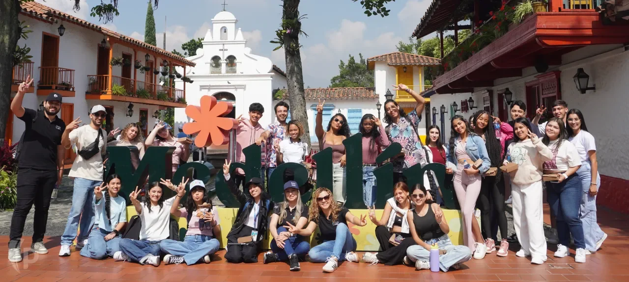 Bienvenida a estudiantes de región 2025-1