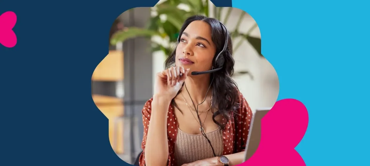 Mujer considerando las carreras más demandadas en Colombia para estudiar