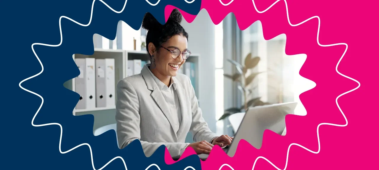 Estudiante colombiano en modalidad virtual tomando clases de la carrera de Gobierno y Relaciones Internacionales en el Politécnico Grancolombiano​