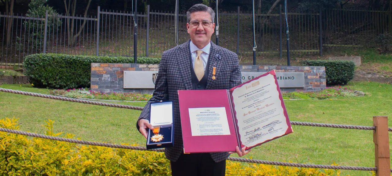 Juan Fernando Montañez Orden de la Democracia