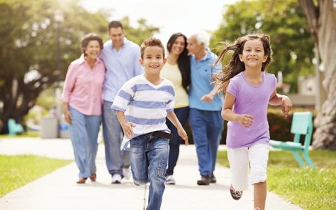 Familia feliz y segura Familia feliz y segura