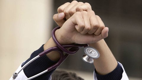 Retos de la Administración en Salud en Colombia Retos de la Administración en Salud en Colombia