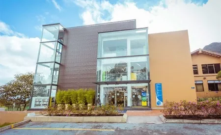 Campus Principal Biblioteca Poli Bogotá 