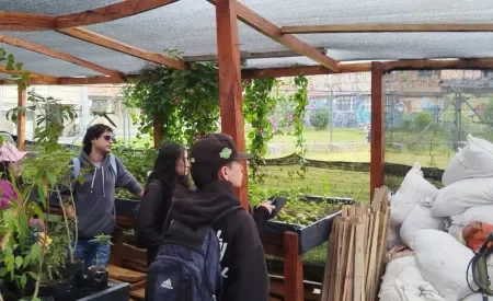 jornada ambiental en el humedal Tibanica