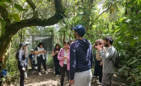 Poli visita a la biorreserva de Cota 1