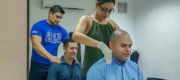 03_masajes_cervical_poli_medellin_funcionarios.jpg