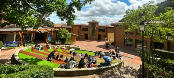 ¿Qué premios han ganado estudiantes y egresados del Politécnico Grancolombiano?