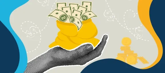 Una mano sostiene una bolsa con varios billetes