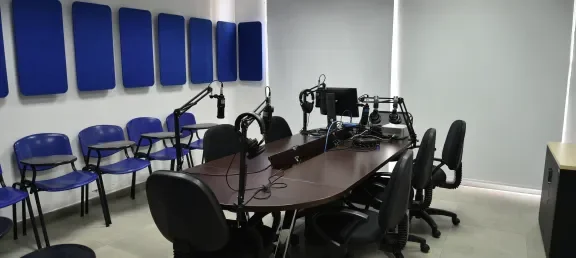 El Poli compartió las experiencias internacionales de sus graduados en una nueva edición de A la Pizarra