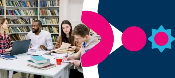​Grupo de estudiantes de posgrado reunidos en la biblioteca realizando un proyecto del programa de Gerencia de Finanzas del Politécnico Grancolombiano.​