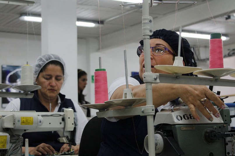 Inauguran centro de confecciones para microempresarios del sector textil 