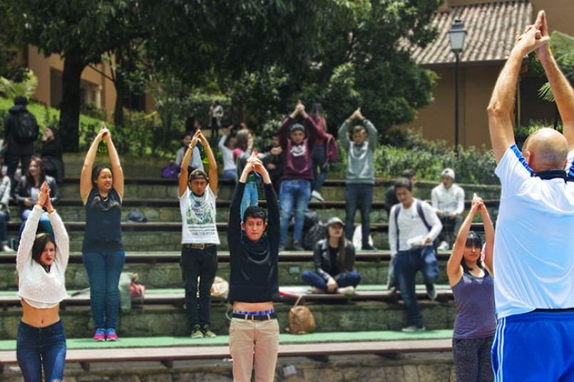 Bienestar Universitario brindó una clase de Yoga a todos sus estudiantes